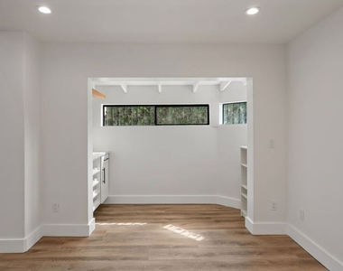 1107 Princeton Street - Photo Thumbnail 8