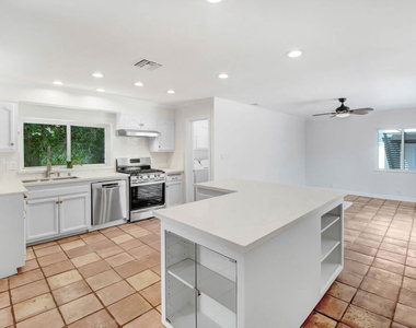 2401 Olive Avenue - Photo Thumbnail 10