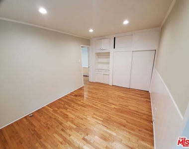 676 Bienveneda Avenue - Photo Thumbnail 5