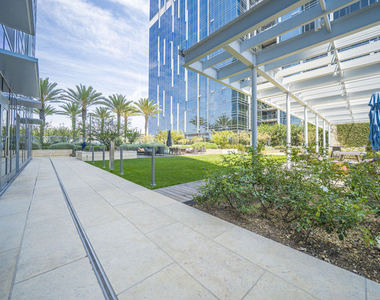 889 Francisco Street - Photo Thumbnail 40