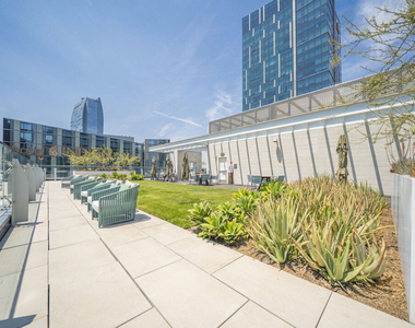 889 Francisco Street - Photo Thumbnail 47