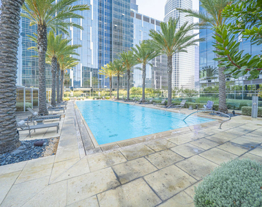 889 Francisco Street - Photo Thumbnail 39