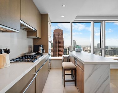 889 Francisco Street - Photo Thumbnail 2