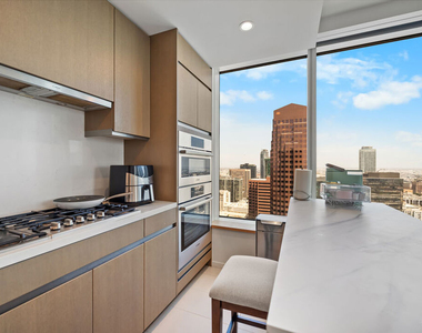 889 Francisco Street - Photo Thumbnail 3
