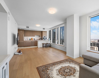 889 Francisco Street - Photo Thumbnail 7