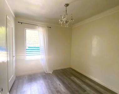 10623 Kinnard Avenue - Photo Thumbnail 5