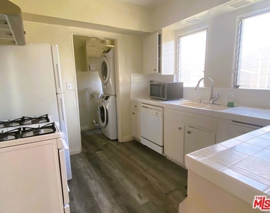 10623 Kinnard Avenue - Photo Thumbnail 11