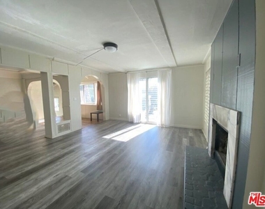 10623 Kinnard Avenue - Photo Thumbnail 16