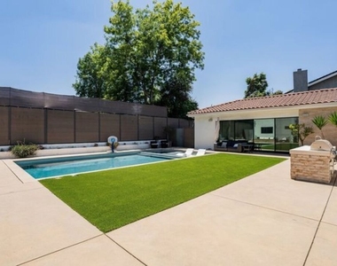 17520 Embassy Drive - Photo Thumbnail 5