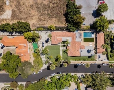 17520 Embassy Drive - Photo Thumbnail 6
