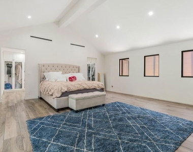 17520 Embassy Drive - Photo Thumbnail 34
