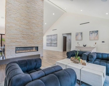 17520 Embassy Drive - Photo Thumbnail 13