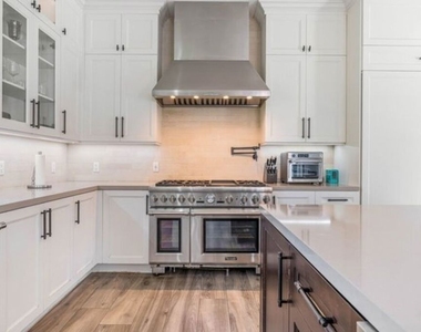 17520 Embassy Drive - Photo Thumbnail 21