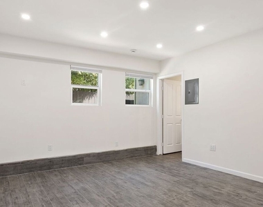 10679 Olympic Boulevard - Photo Thumbnail 9