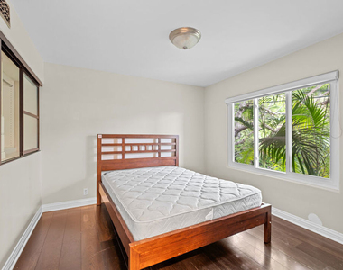 1759 N Beverly Drive - Photo Thumbnail 6