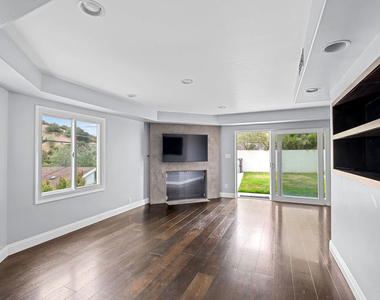 1759 N Beverly Drive - Photo Thumbnail 2