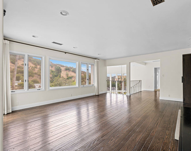 1759 N Beverly Drive - Photo Thumbnail 11