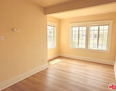 1573 W 30th Street - Photo Thumbnail 10