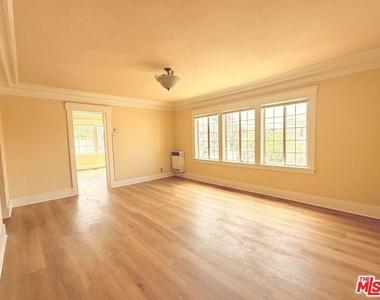 1573 W 30th Street - Photo Thumbnail 3