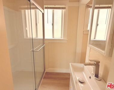 1573 W 30th Street - Photo Thumbnail 11
