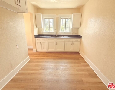 1573 W 30th Street - Photo Thumbnail 4