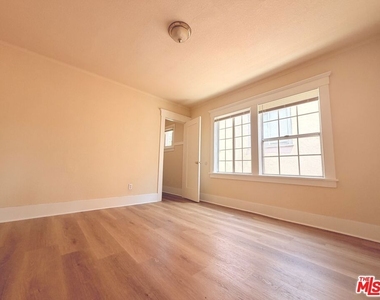 1573 W 30th Street - Photo Thumbnail 8