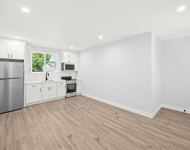 1560 1 S Genesee Avenue - Photo Thumbnail 2
