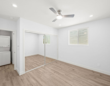 1560 1 S Genesee Avenue - Photo Thumbnail 4