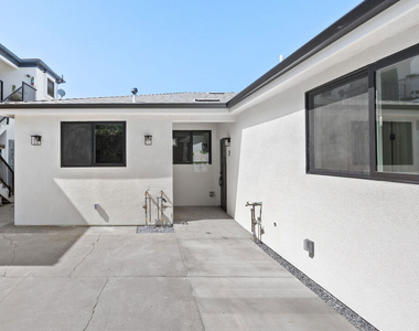 1560 1 S Genesee Avenue - Photo Thumbnail 10