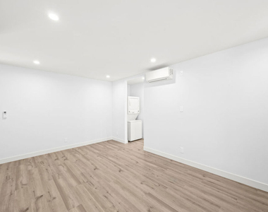 1560 1 S Genesee Avenue - Photo Thumbnail 8