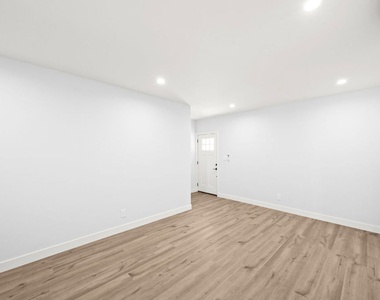 1560 1 S Genesee Avenue - Photo Thumbnail 9