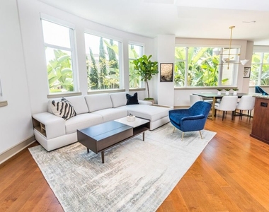 10700 Wilshire Boulevard - Photo Thumbnail 1