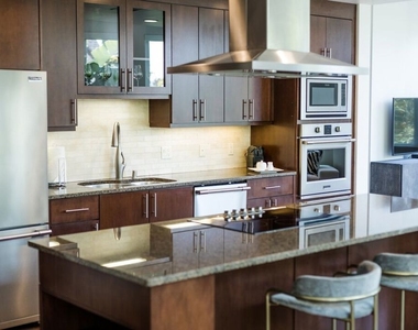 10700 Wilshire Boulevard - Photo Thumbnail 5