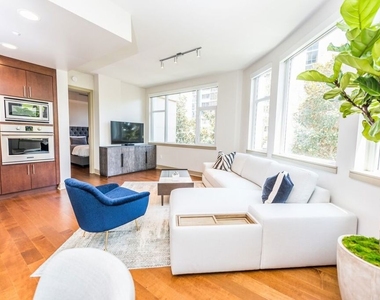 10700 Wilshire Boulevard - Photo Thumbnail 4