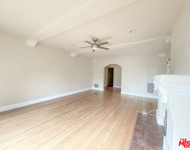 219 S Hamilton Drive - Photo Thumbnail 2