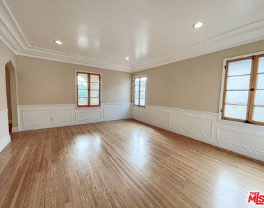 219 S Hamilton Drive - Photo Thumbnail 6