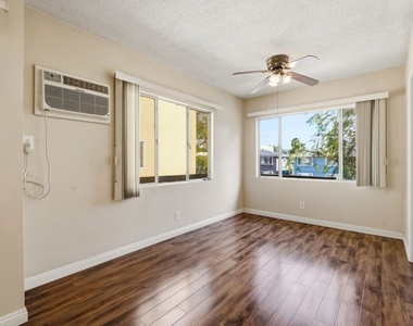 1475 S Wooster Street - Photo Thumbnail 4
