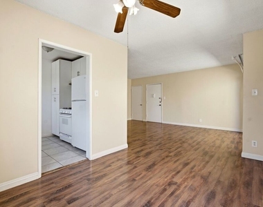 1475 S Wooster Street - Photo Thumbnail 8