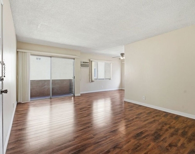 1475 S Wooster Street - Photo Thumbnail 1