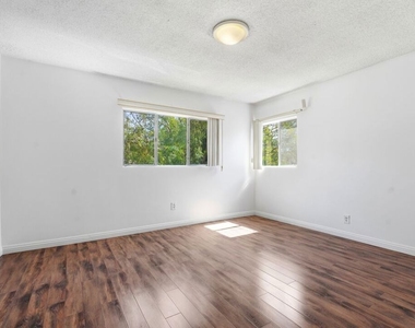 1475 S Wooster Street - Photo Thumbnail 14