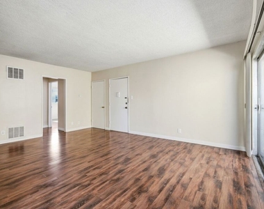 1475 S Wooster Street - Photo Thumbnail 3