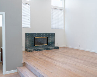 633 Museum Drive - Photo Thumbnail 5