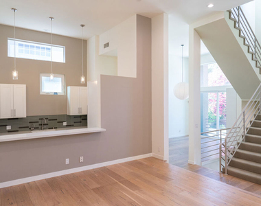 633 Museum Drive - Photo Thumbnail 7