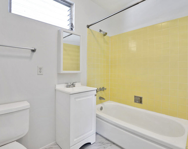 941 N San Vicente Boulevard - Photo Thumbnail 8