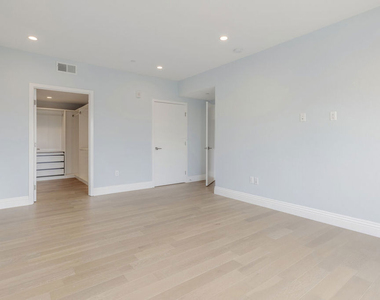 2939 Leeward Avenue - Photo Thumbnail 4