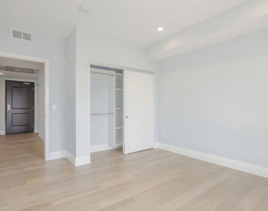 2939 Leeward Avenue - Photo Thumbnail 8