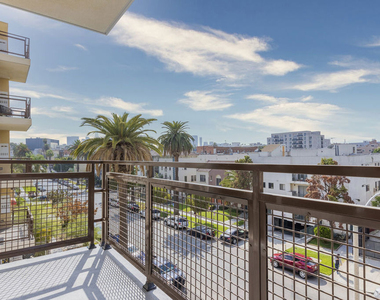 2939 Leeward Avenue - Photo Thumbnail 12