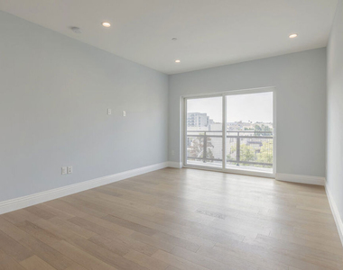 2939 Leeward Avenue - Photo Thumbnail 3