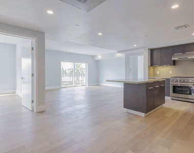 2939 Leeward Avenue - Photo Thumbnail 7