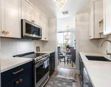 100 S Doheny Drive - Photo Thumbnail 9